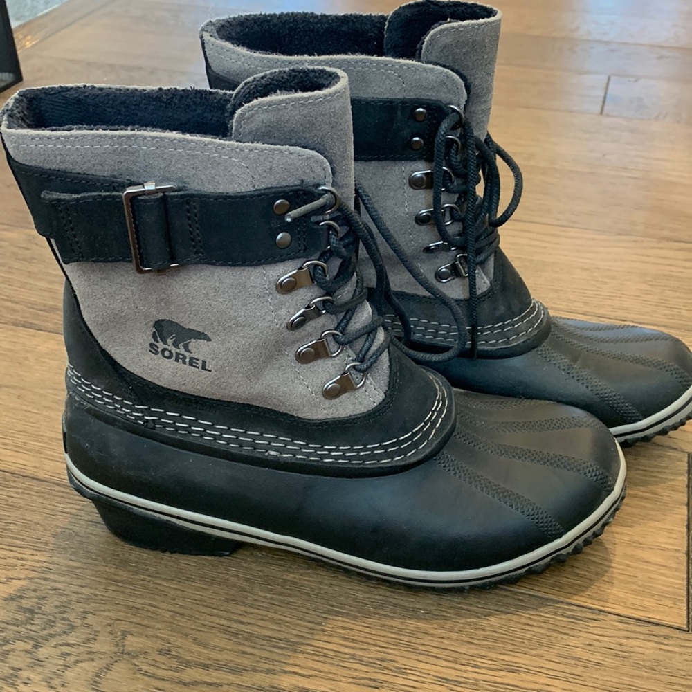 NWOT sorel boots